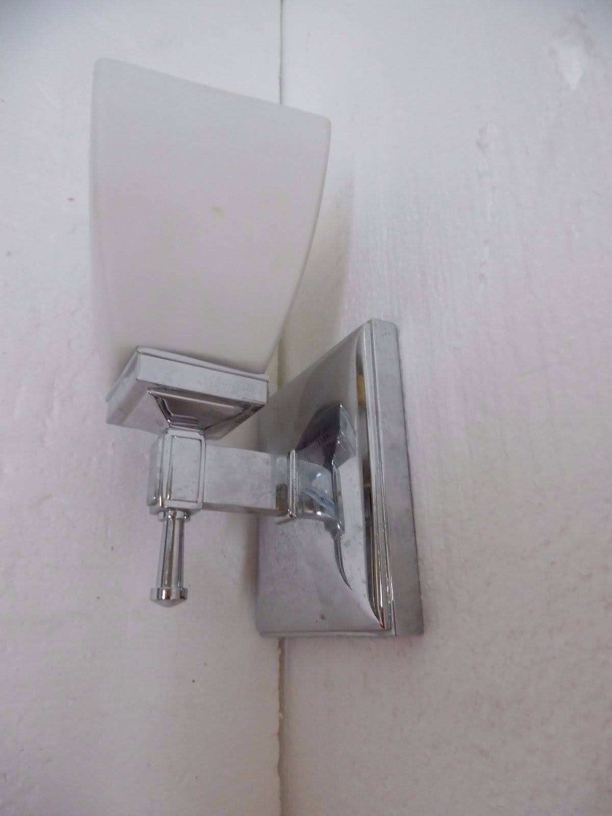 Polished Chrome 1 Light Bath Bracket N459