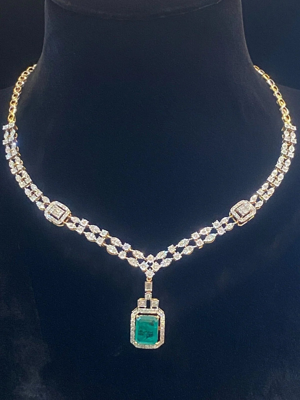 14K Yellow Gold Emerald Aurora Necklace with Diamonds K389447