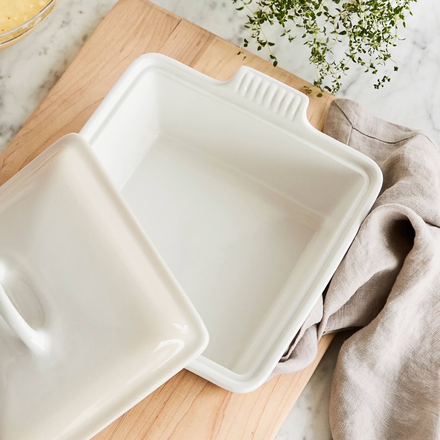2.5-Quart Stoneware Covered Square Casserole O8730