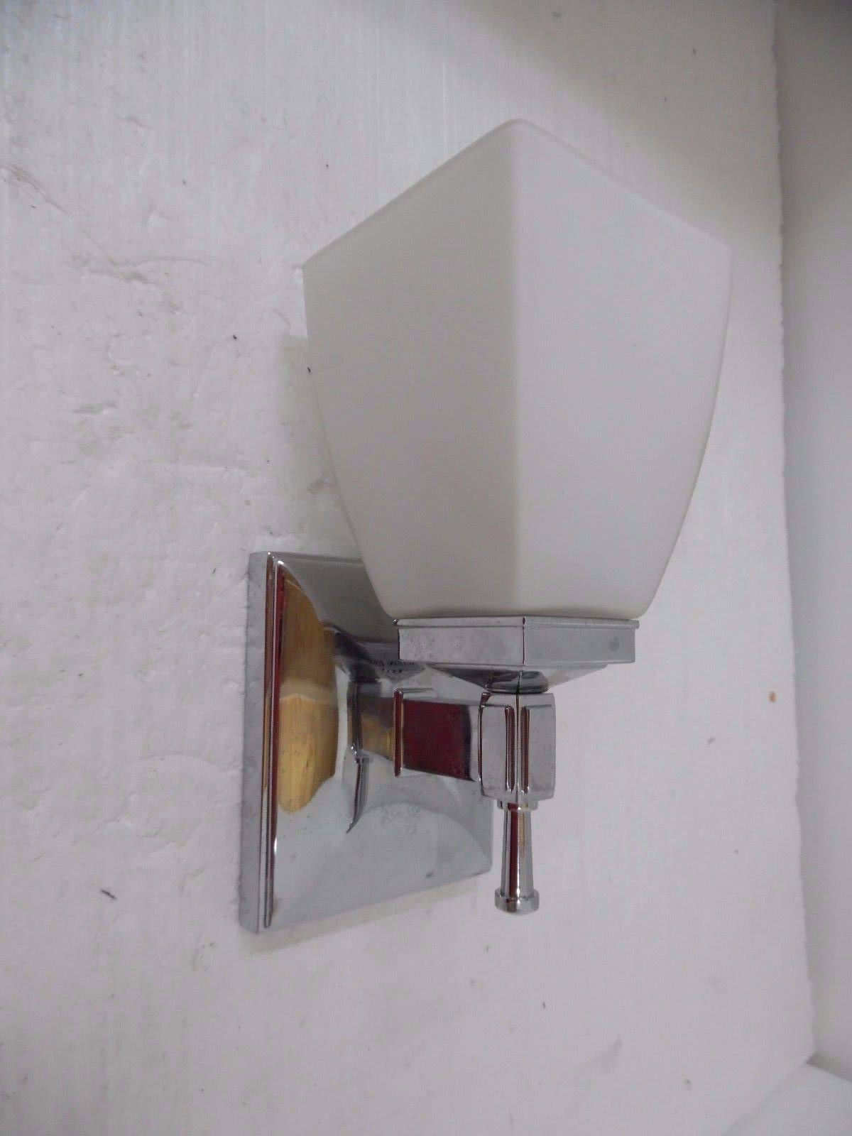 Polished Chrome 1 Light Bath Bracket N459