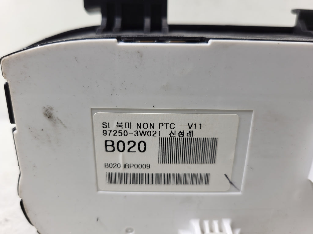Pre-Owned Kia Sportage A/C Heat Temperature Control Unit L387