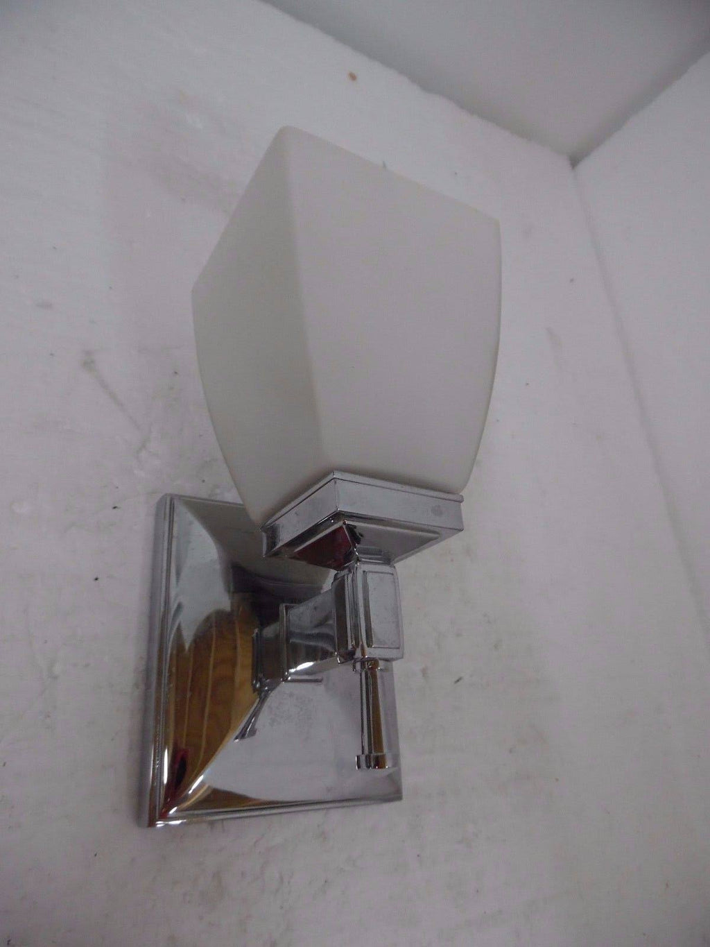 Polished Chrome 1 Light Bath Bracket N459