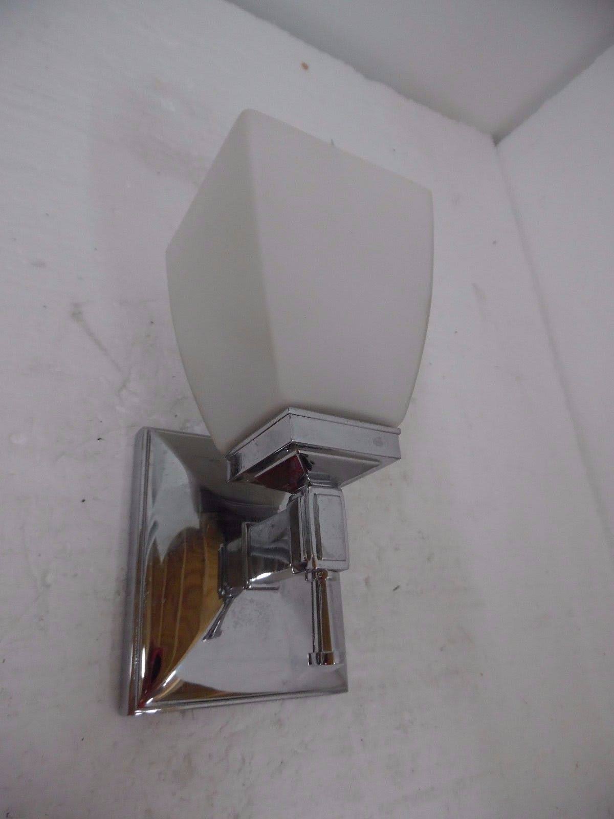 Polished Chrome 1 Light Bath Bracket N459