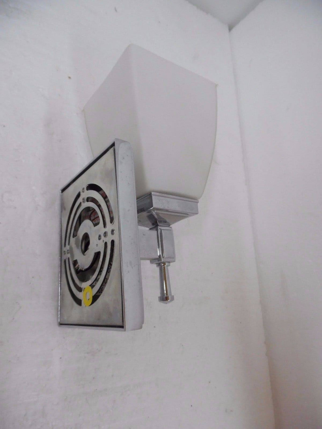 Polished Chrome 1 Light Bath Bracket N459