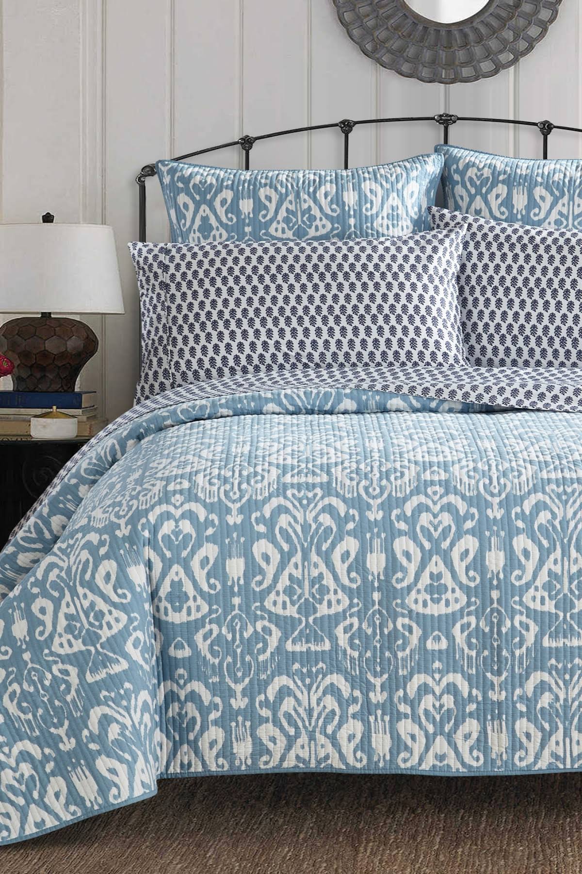 Navy 200 Thread Count Full/Queen Quilt O18891