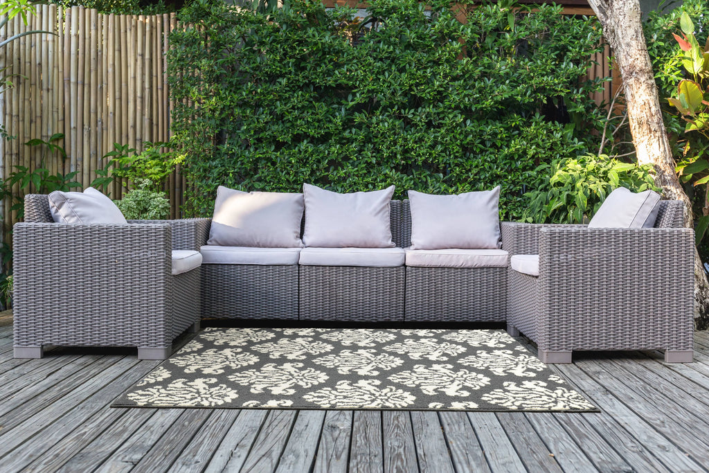 Cinder Gray/Ivory 4 ft. x 6 ft. Indoor/Outdoor Area Rug L325