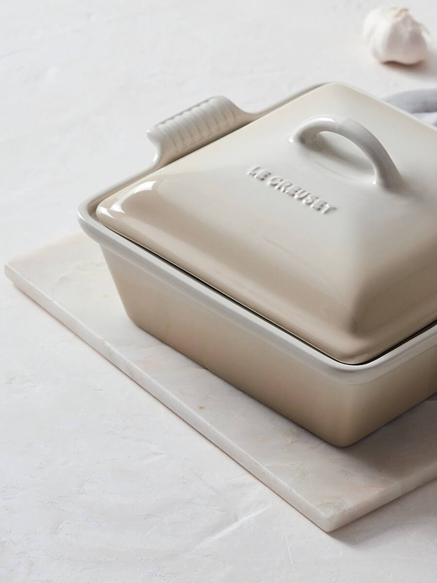 2.5-Quart Stoneware Covered Square Casserole O8730