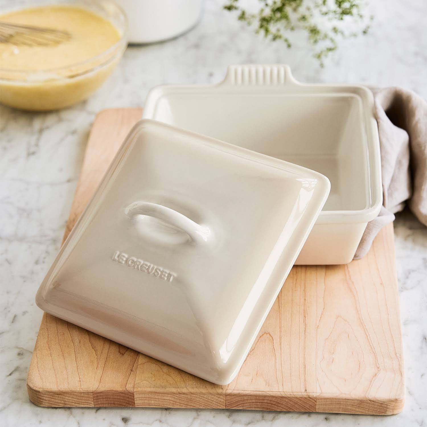2.5-Quart Stoneware Covered Square Casserole O8730