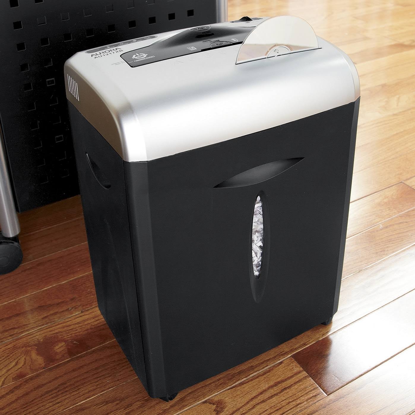 12-Sheet Cross-Cut Paper/CD/Credit-Card Shredder P7011